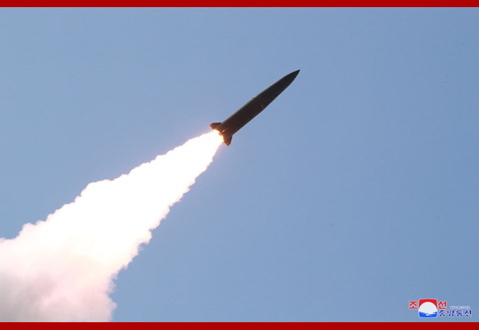 朝鲜官媒公布5月9日火力打击训练照片，可见使用弹道导弹。