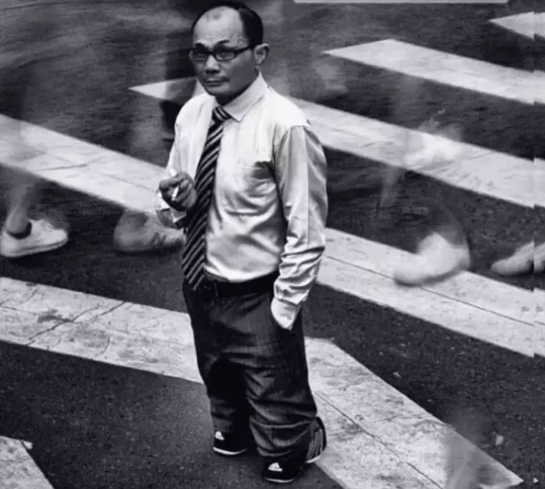 尧建云也应邀全程参与了创作,还出境以讲述着的身份为观众揭开了那一