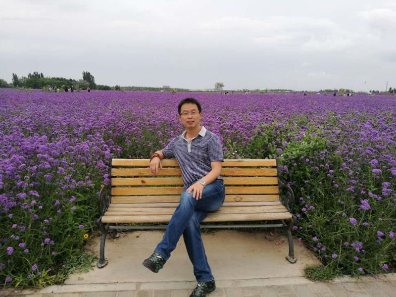 许金辉,兰州一中语文高级教师,1997年工作,有多年高三教学工作经验.