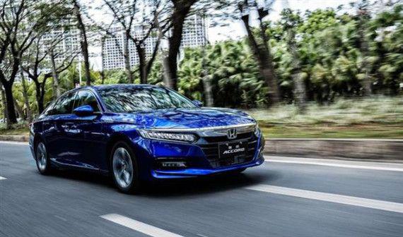 新轩逸3.3万夺冠，帝豪跌出前10，四月轿车销量排行变样！