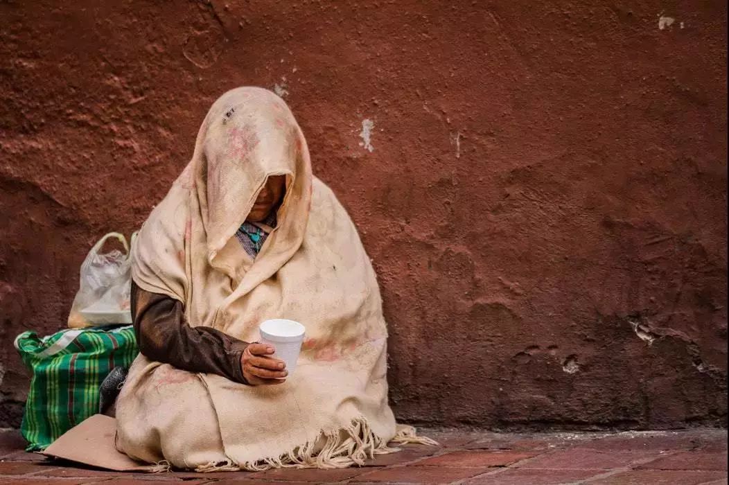 一个小动作让乞丐收入翻倍背后有什么心理学真相好课推荐