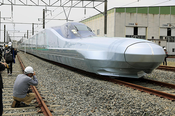 　　当地时间2019年5月9日，日本宫城县，东日本铁道公司建造的下一代新干线新车型“ALFA-X”子弹列车。视觉中国 图