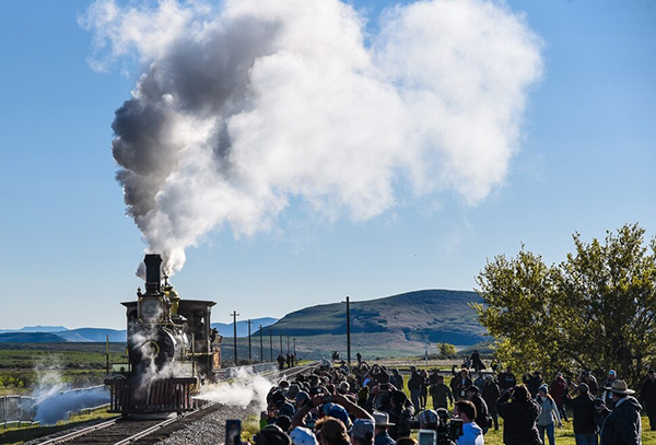 美国纪念太平洋铁路竣工150周年,向华裔劳工致