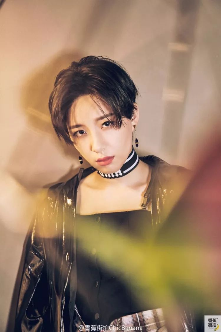 还记得2011届快乐女声李斯丹妮吗?她现在长这样啦!