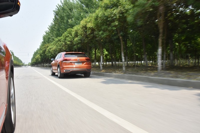 大众首款轿跑SUV抢先体验！途昂X怎么样？网友：简直太帅！