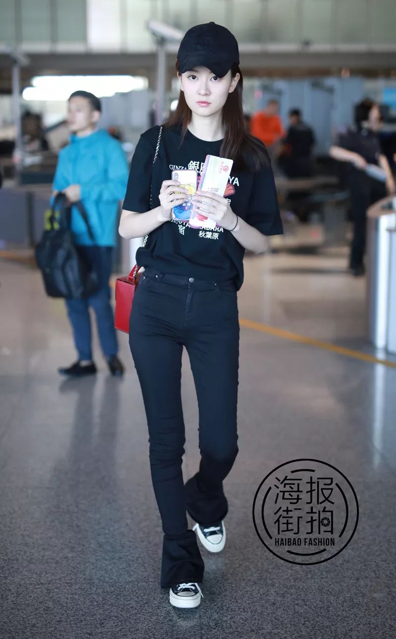 刷完最新一波女明星街拍,入夏的搭配都有了!【海报街拍】