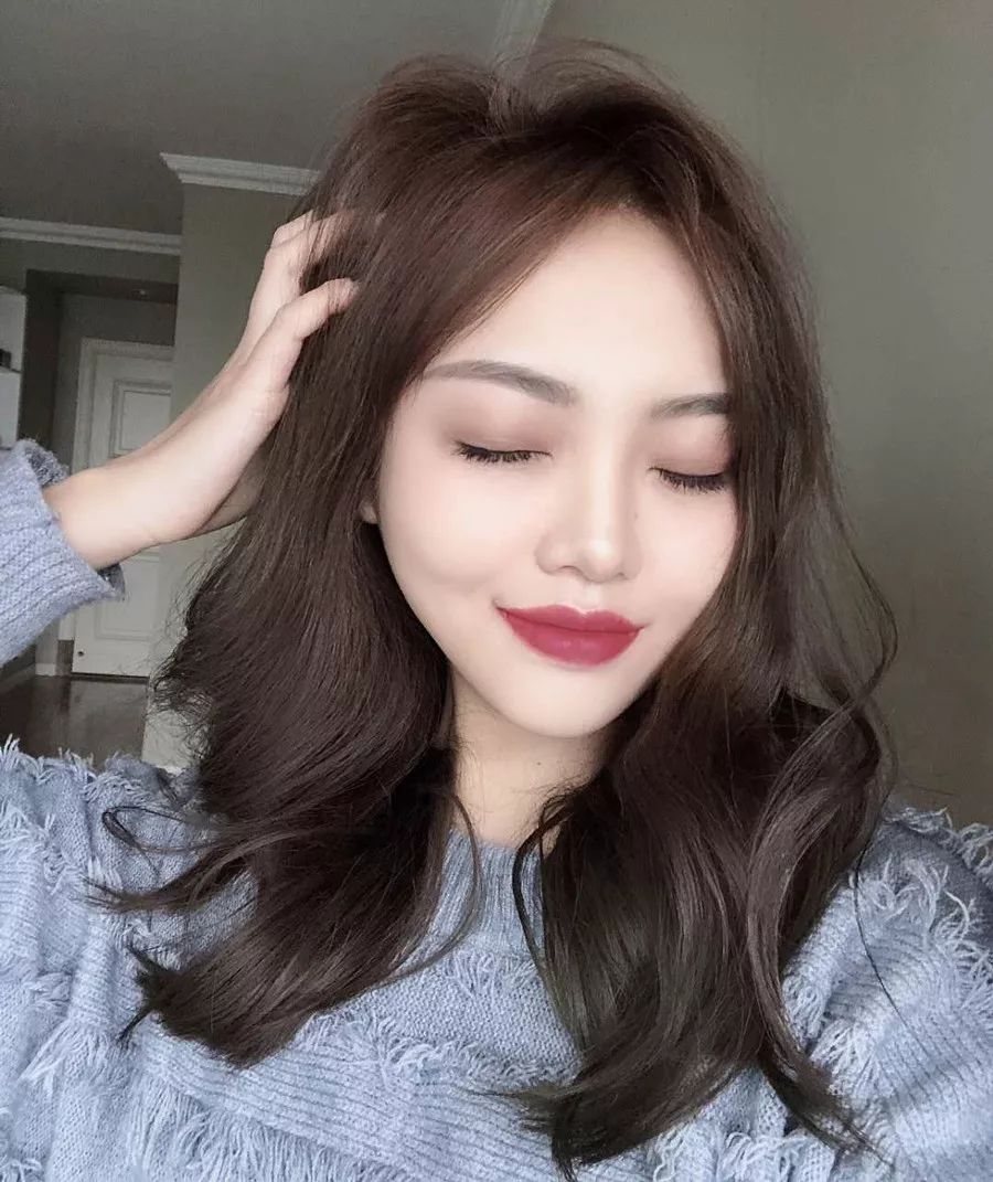 今年流行的气质 黑茶色 自己在家就能染 财经头条 今年流行的气质 黑茶色 自己在家就能染 财经头条