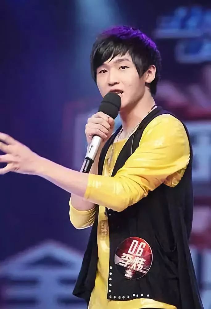 还记得2010届快乐男声冠军李炜吗他现在长这样了