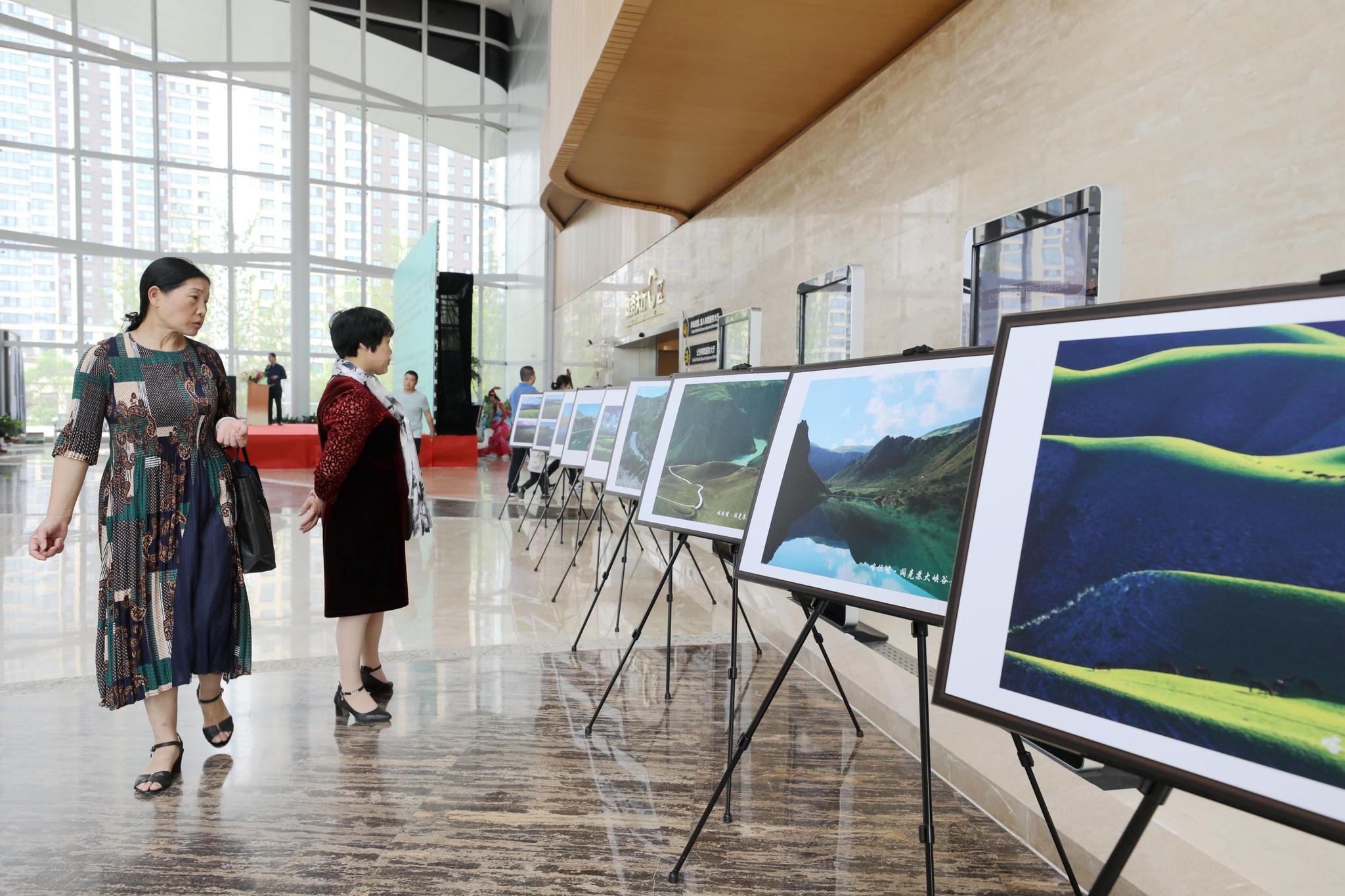 特克斯县委常委,县政府副县长,南京市江宁区对口支援特克斯县前方指挥