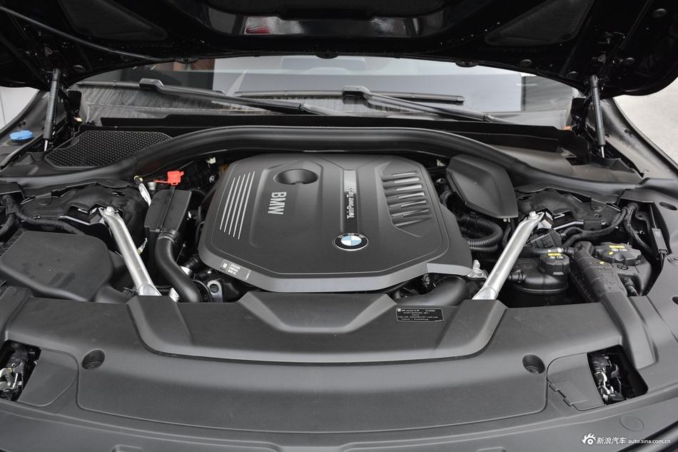 2018款宝马7系740Li 3.0T自动尊享型M运动套装xDrive