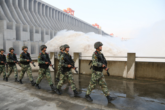 守卫三峡是我的神圣职责……"每天,三峡大坝上都会响起武警湖北总队