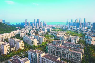 厦门软件园二期集聚了一批高科技软件信息企业,已经成为活力四射的产业园区。