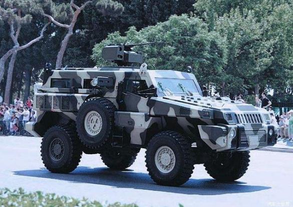 全球最猛的越野车!重15吨全身装甲可防炸弹,外号"掠夺者"