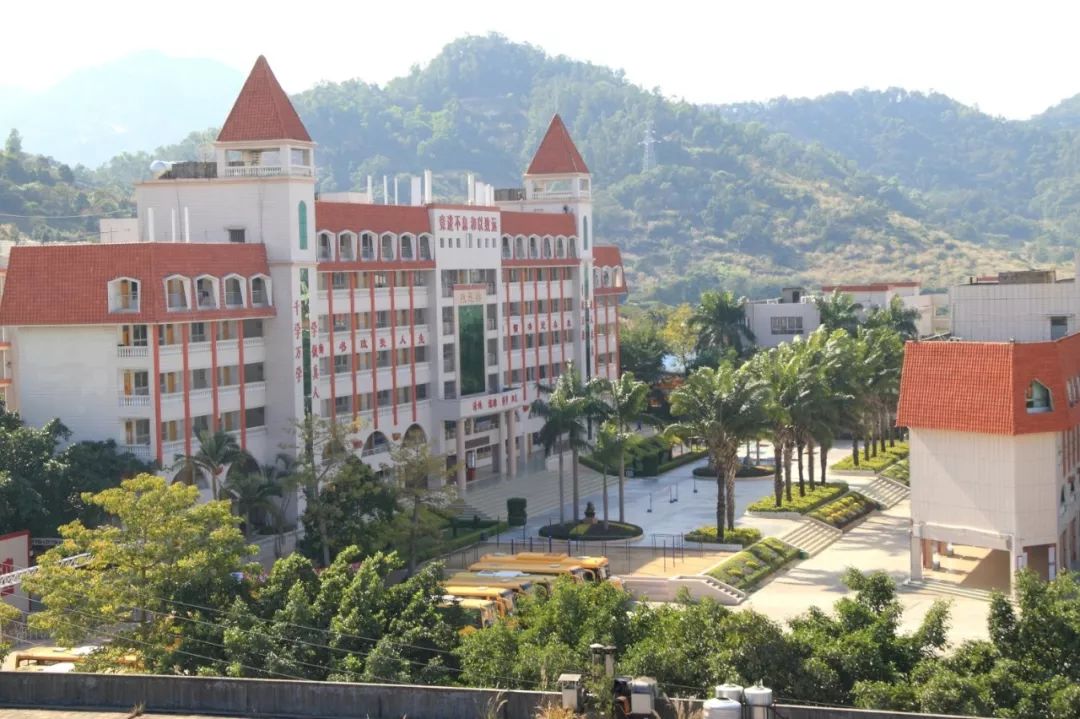 普宁新世界中英文学校高一招生计划盛启!还有全免学费的待遇…