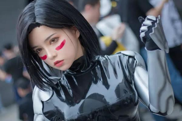 漫展阿丽塔最强cos,看见她的皮衣,网友:我恋爱了!