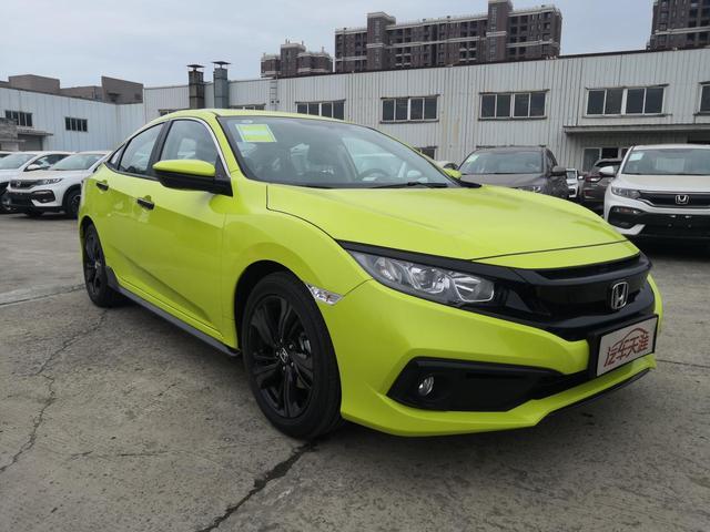 实拍2019款本田思域自带改装套件中出排气帅到没朋友