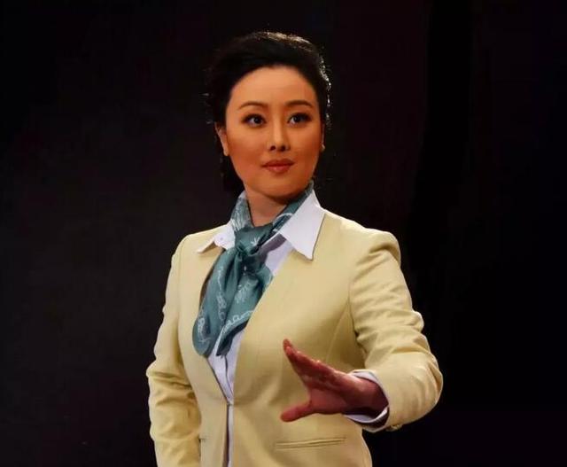 艺术家第十六届中国文化艺术政府奖文华表演奖得主万晓慧