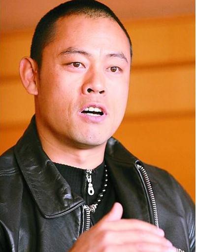 员,后因伤退役成演员,今46岁与娇妻生活幸福|运动员|硬汉|晋松_新浪网