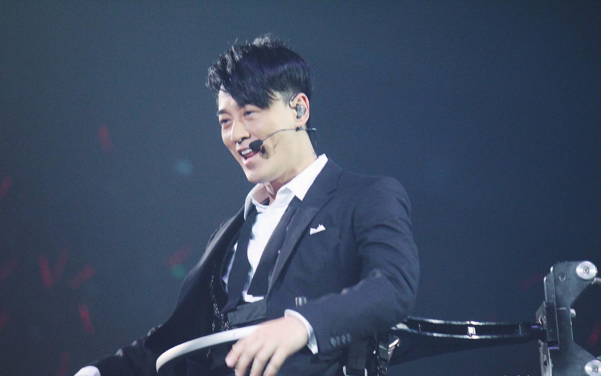 林峯回归tvb演警员造型帅炸,自曝与阿sa对戏竟腻到想吐