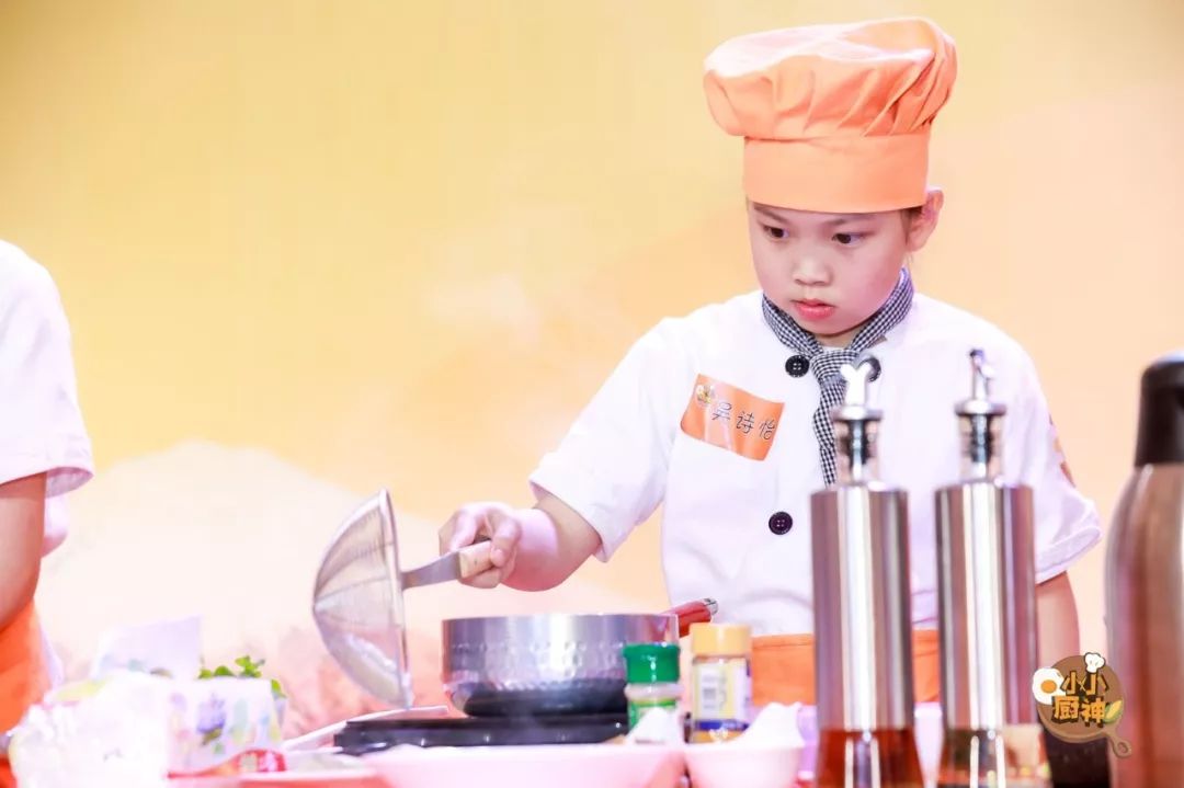 最小只有7岁,最大的12岁,"小小厨神"终极挑战,烧出令胡忠英大师赞叹的