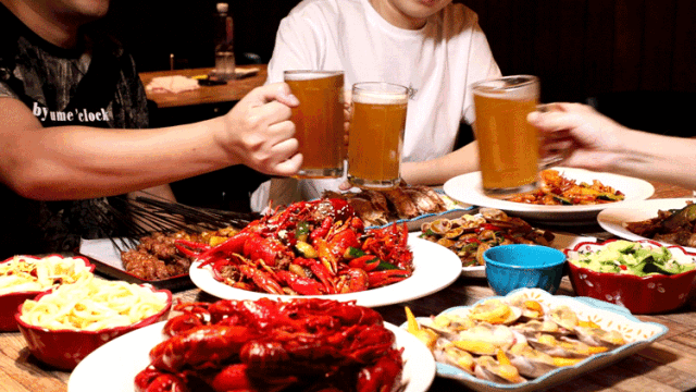 小龙虾,海鲜,烧烤于一身的老店让大觅觅恨不得多长一个胃来装它们金黄