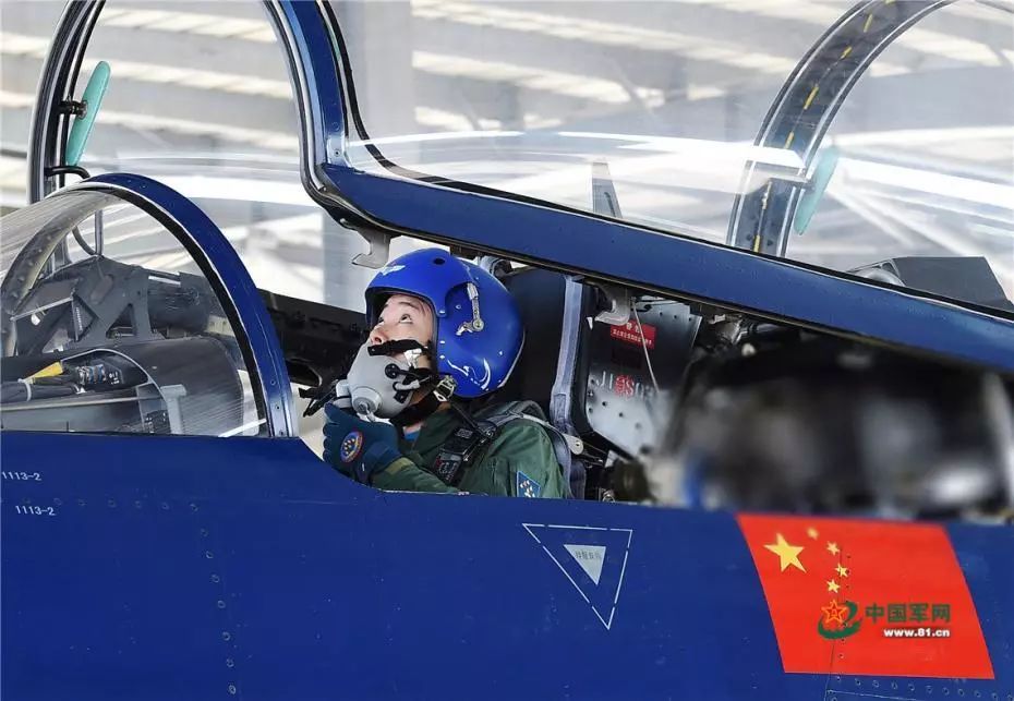 国家名片,蓝天仪仗|八一飞行表演队带来的视觉盛晏__财经头条