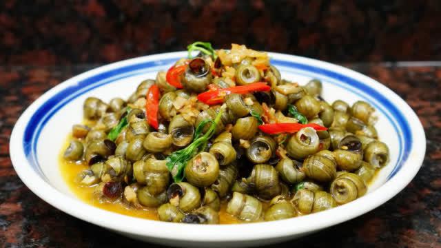 萝卜干炒田螺,潮汕人夏季爱吃的下酒菜,美味! (via