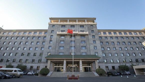 财经24小时中国有相应预案应对美国此轮加征关税