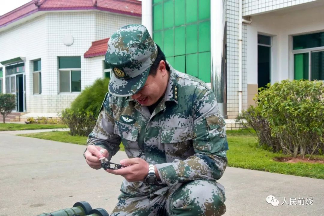 转业的指导员"滞留"了,官兵们却为他点赞!__财经头条