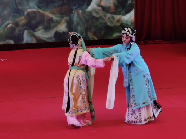 十二艺节贵州黔剧唱响大世界拉开文华奖惠民演出序幕