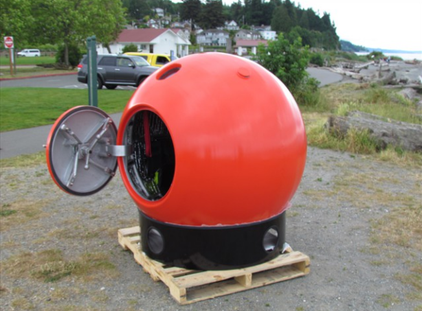 50多岁大叔造末日救生舱,海啸,地震都不怕,日本人抢购!