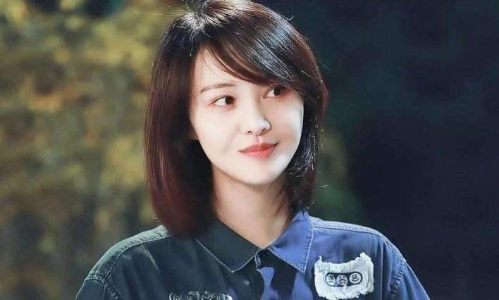 郑爽将参加女儿们的恋爱2现场爽爸现身隔空替女儿加油
