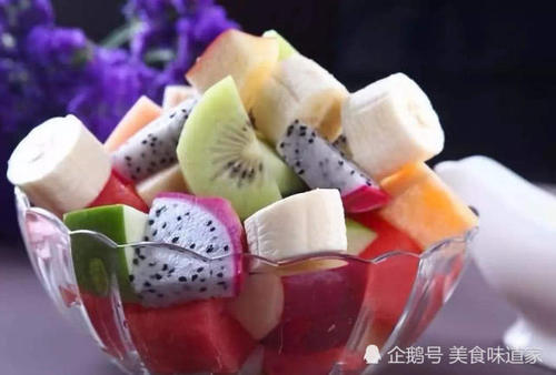 继东北冻梨和广西李子后,成都人吃山竹的吃法,也是刷新三观!