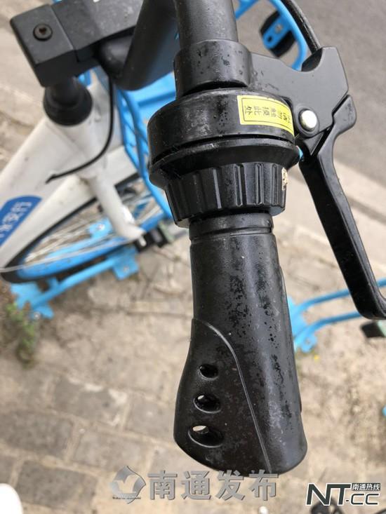 共享单车车把车座黏糊糊疑似被人涂胶水真相是