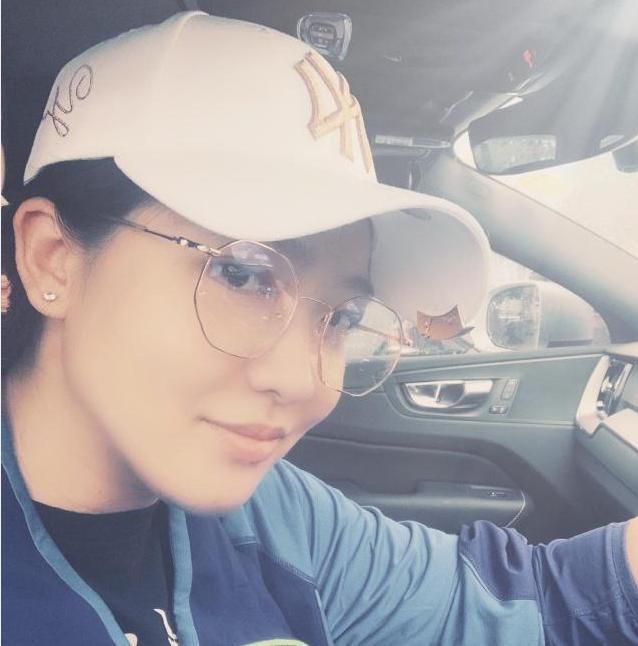 朱芳雨前妻胡美近况:独自抚养儿子,颜值高气质好,32岁依旧单身