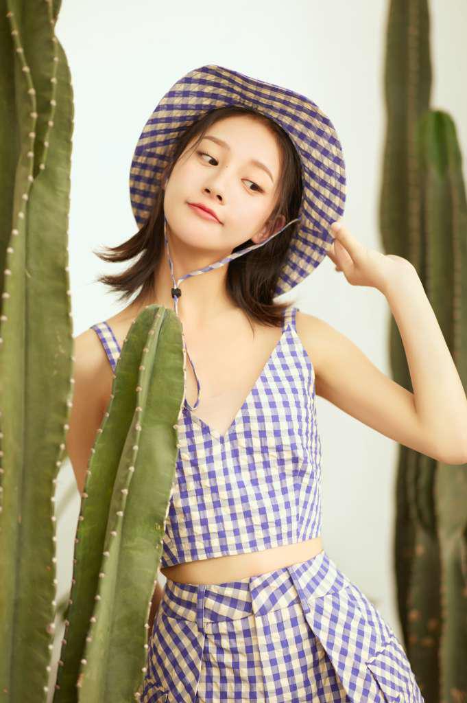 新晋小花朱丽岚曝最新夏日写真