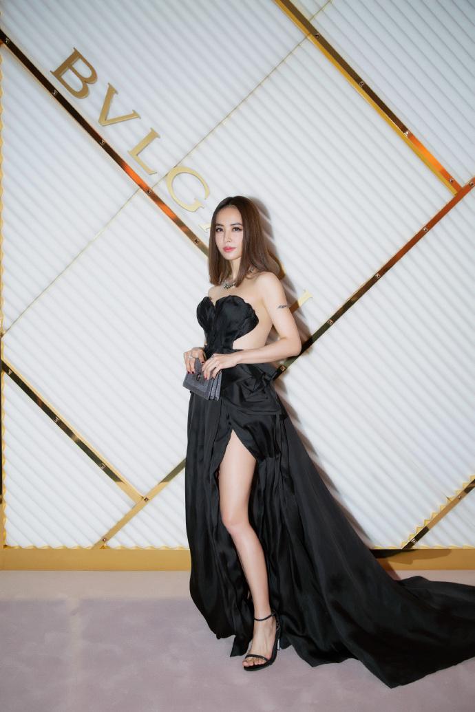 蔡依林果然还是这么高调!少女脸看不出年纪,橙色小内衣性感可爱