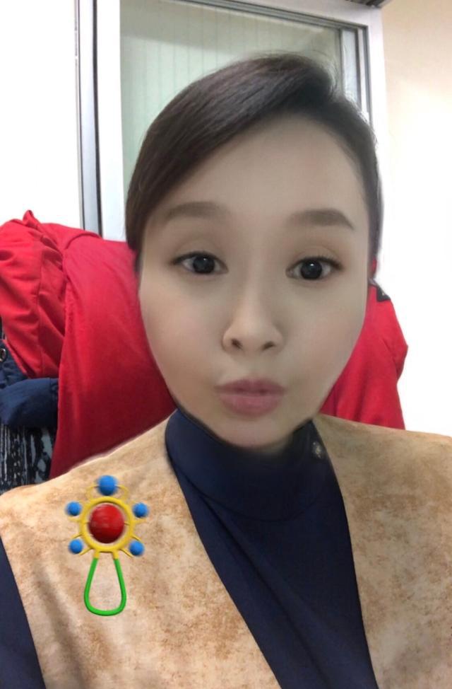 焦恩俊和林千钰用同款软件玩自拍,先后晒出童颜照