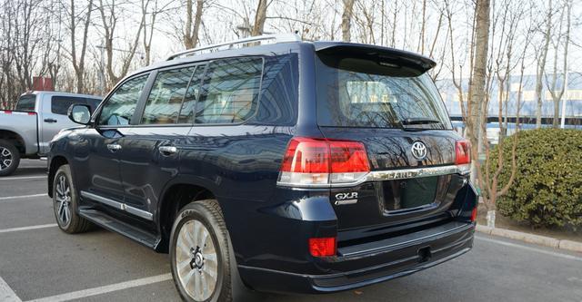 丰田全新酷路泽gxr,黑色的外观,大气很好看