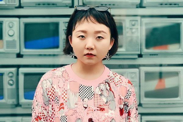 这个辣眼睛的女版"李佳琦",凭什么让200万网友沦陷?