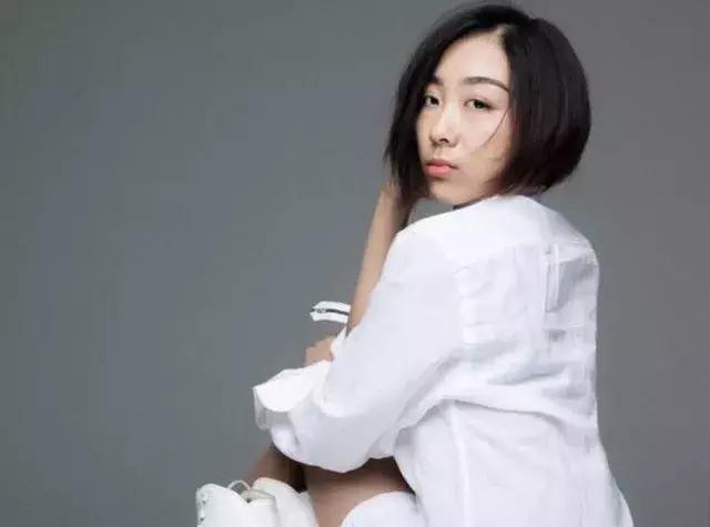 因"亲吻胸部"爆红,今隋文静晒照并称是韩聪拍的照,cp感十足