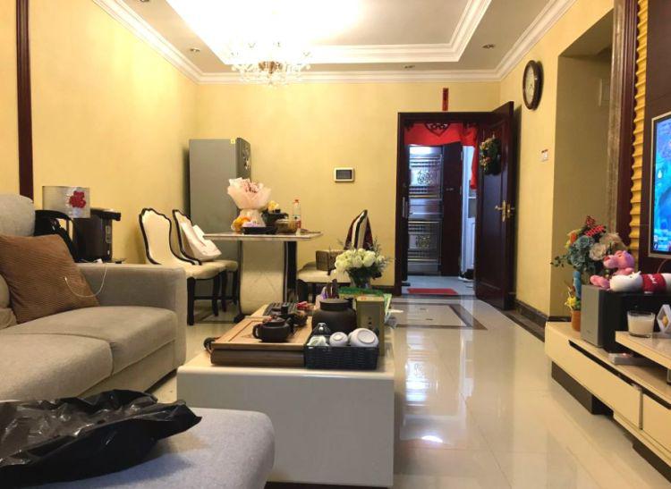 89㎡三室两厅恒大精装房,说说入住5年的感受,入户花园最实用