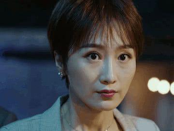 罗倩是电影中的那个女明星,他跟赵泰的关系非常好,赵泰也为她的演艺