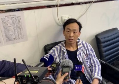 事故亲历者、17日被救出的矿工甘体健目前正在伊春市第一医院住院观察治疗。 受访者供图