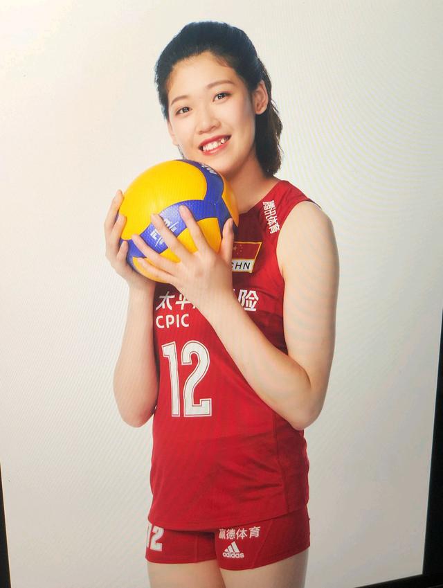 2019女排新服装,款型突变显身材.