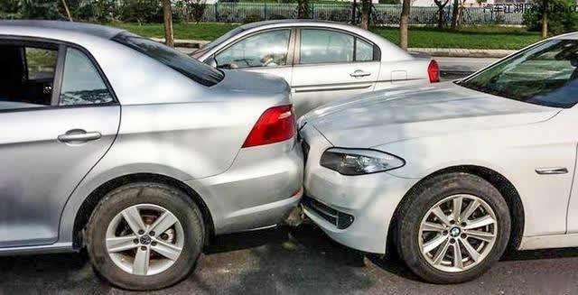 刚买到新车被人撞了，对方全责，可以要新车贬值费吗？