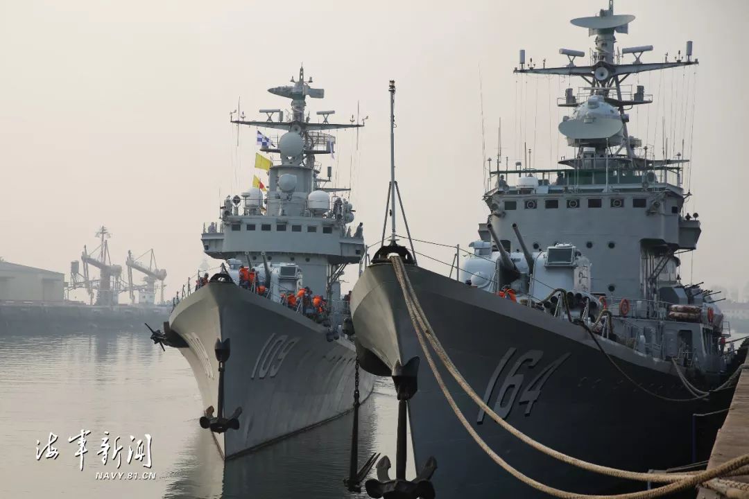 大连舰,服役34年,多次被上级机关评为基层建设先进单位,荣立集体二等