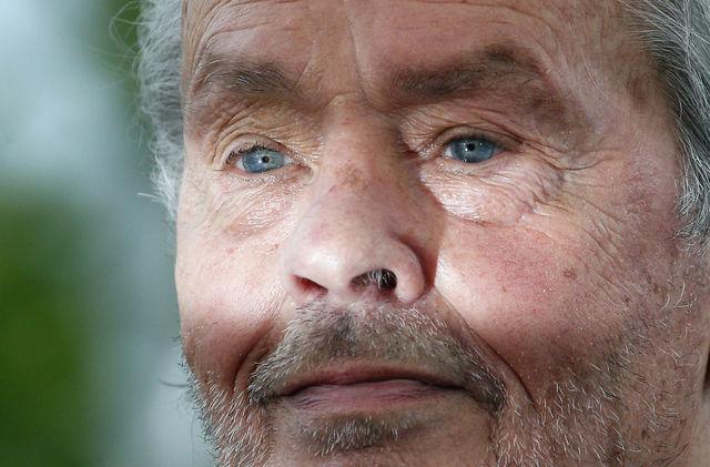 83岁法国影星阿兰·德隆获戛纳电影节荣誉金棕榈奖