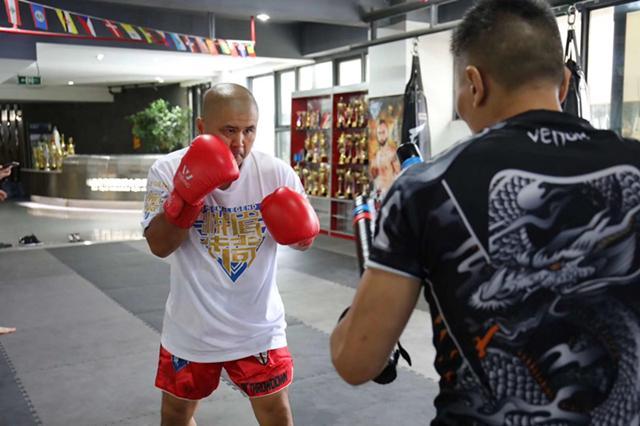 同样传武,同样惨败!咏春吕刚与太极雷雷若能一战,孰强孰弱?