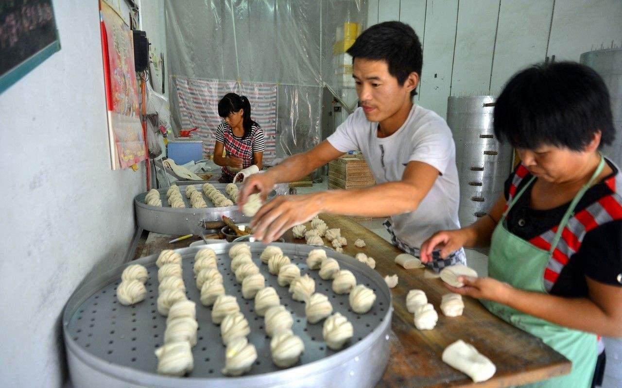 手工馒头吃起来更香,农民却要排队买机器馒头,为啥?